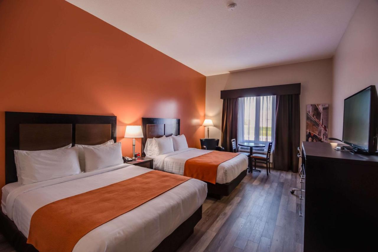 Econo Lodge Inn & Suites Saint Apollinaire Екстериор снимка