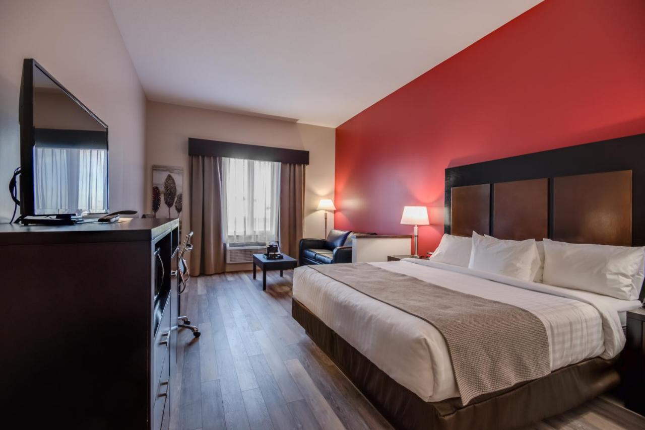 Econo Lodge Inn & Suites Saint Apollinaire Екстериор снимка